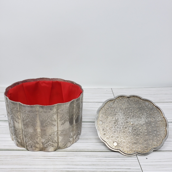 Oval Scalloped Jewelry Trinket Box Red Interior Lined Removeable Lid Acorn Hande - Picture 5 of 16